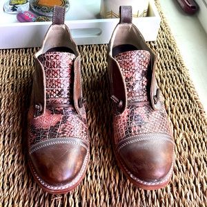 Freebird MABEL pink Croc- size 10